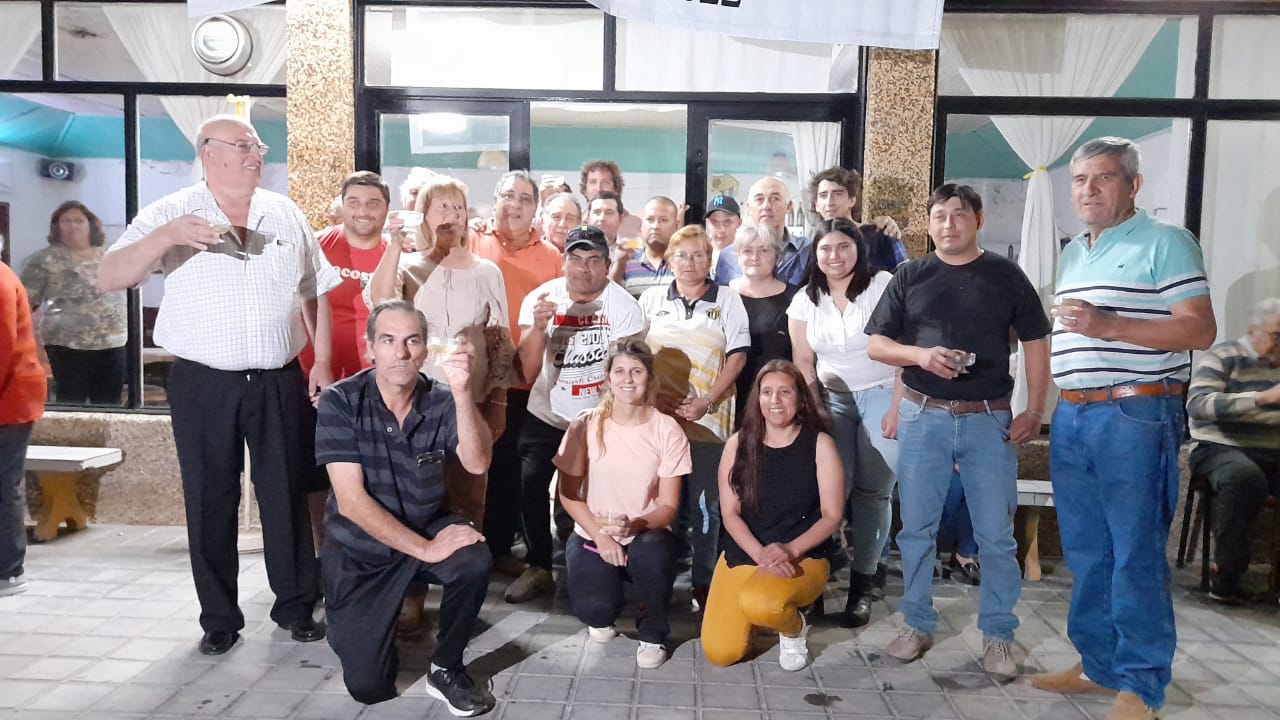 Brindis, lágrimas y la promesa de una gran fiesta en los 75 años que  cumplió el club Peñarol – El Portal Regional